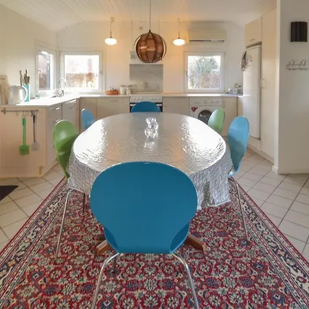בית נופש Three-bedroom Holiday In נקסקוב