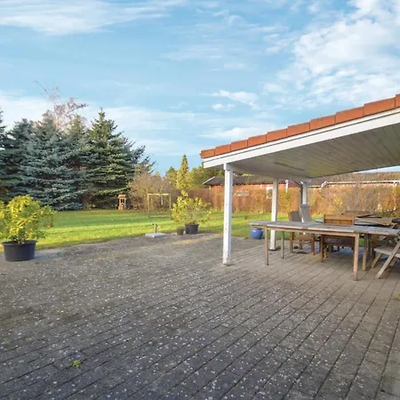 בית נופש Three-bedroom Holiday In