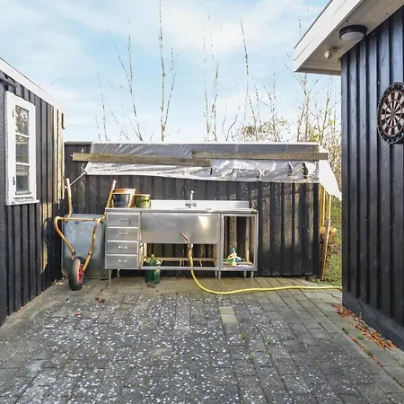Three-bedroom Holiday In בית נופש נקסקוב
